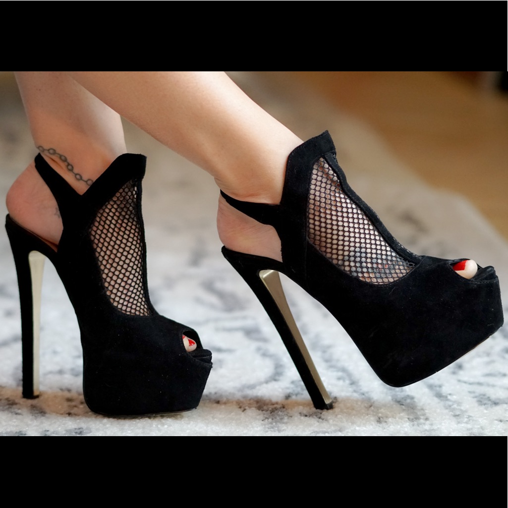 Bebe Platform Pumps